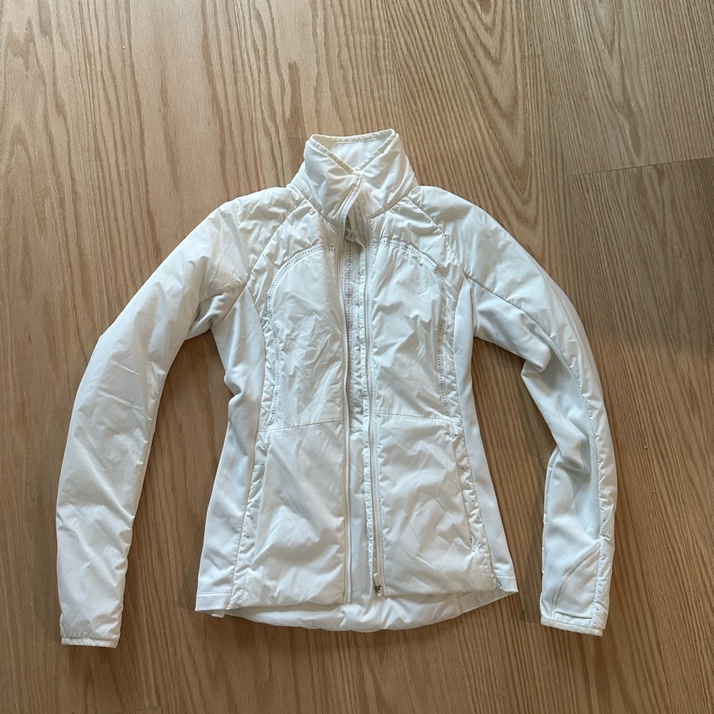 White lightweight puffy jacket lululemon size 4